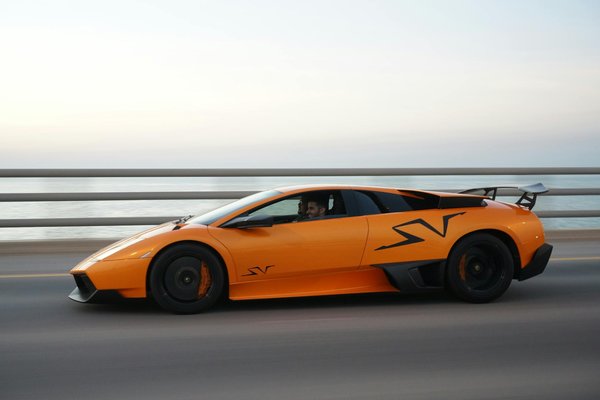 Chroniques des Bolides de Compétition : Les Origines Palpitantes